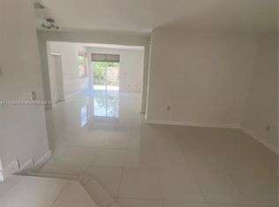 10912 NW 51st Ln, Miami, FL 33178