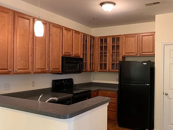 5th image of 3907 Botsford Ct APT 203