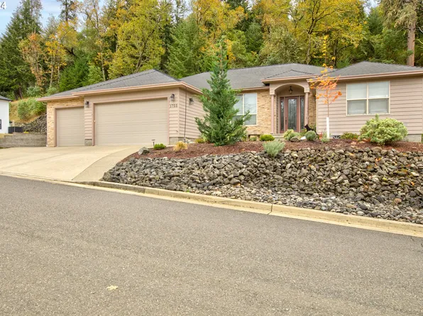 1755 NE Reagan Dr, Roseburg, OR 97470
