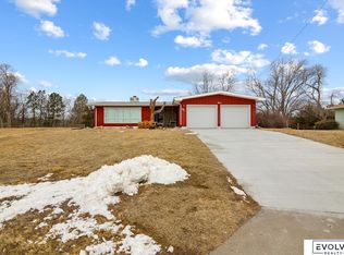 811 Sand Hill Rd, Louisville, NE 68037