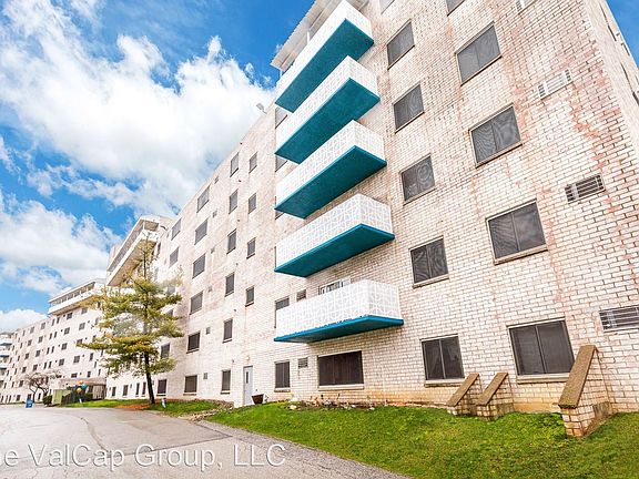 3rd image of 5 Dorchester Dr Penthouse 8