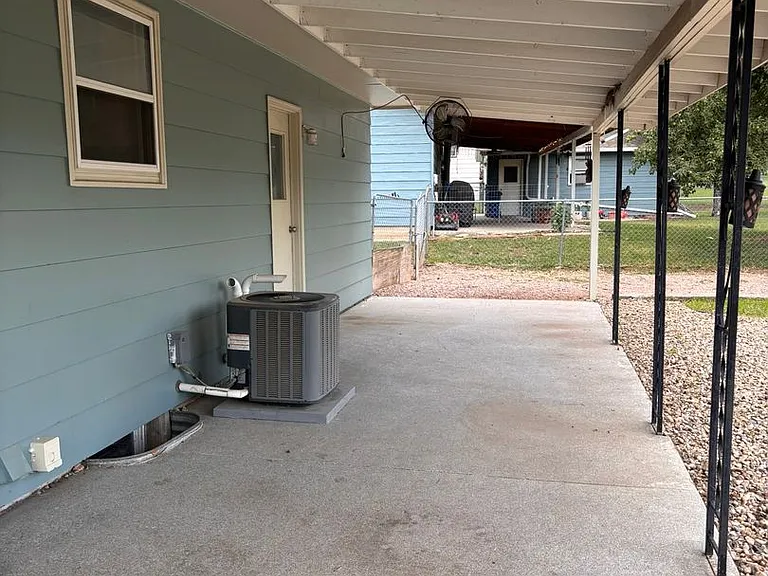 110 Texas St — Photo 18