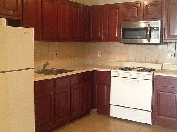 3rd image of 668 Macdonough St #2