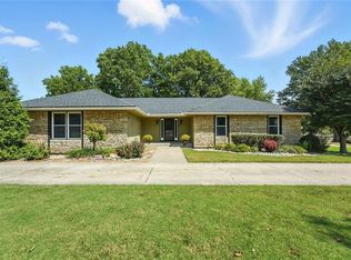 307 SE Westwind Dr, Lees Summit, MO 64063