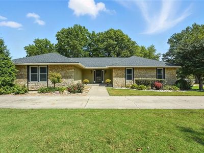 307 SE Westwind Dr, Lees Summit, MO, 64063