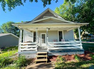 312 10th St, Alton, IA 51003