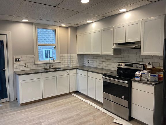 3rd image of 154 Garibaldi Ave #3