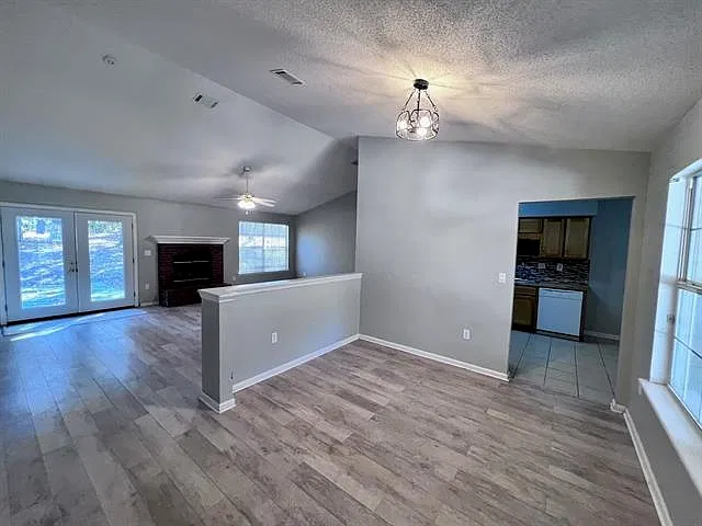 4 bed, 1629 sqft, $2,200 — Photo 3