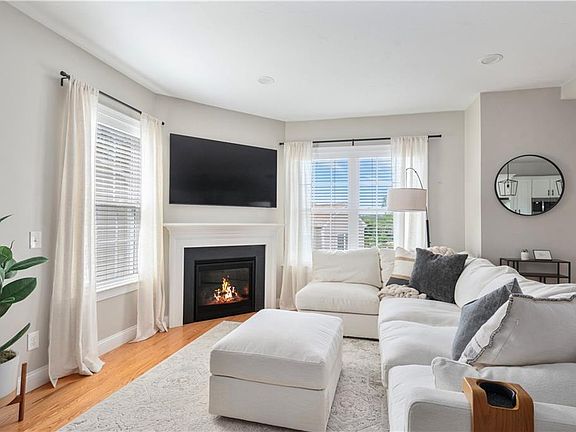 3rd image of 601 Hunting Hill Dr