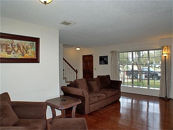 4th image of 4016 Cedarwood Dr
