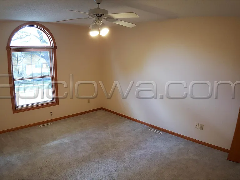 1504 Brookdale Ln NE — Photo 6