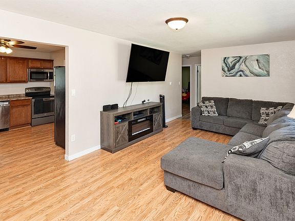3rd image of 4429 SE 6th St