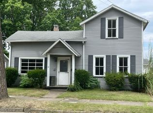 16 Wooster St NE, Navarre, OH 44662