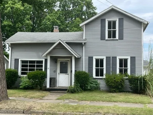 16 Wooster St NE, Navarre, OH 44662