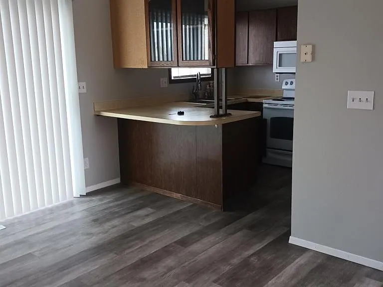 3895 Kim Dr — Photo 2