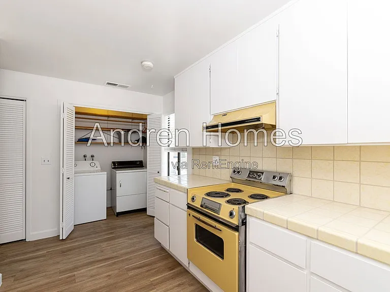 713 Frederick St — Photo 17