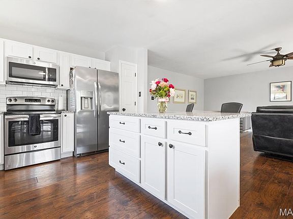5th image of 303 Oakfield Dr