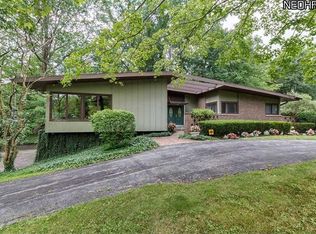 1300 Daleside Dr, Hinckley, OH 44233