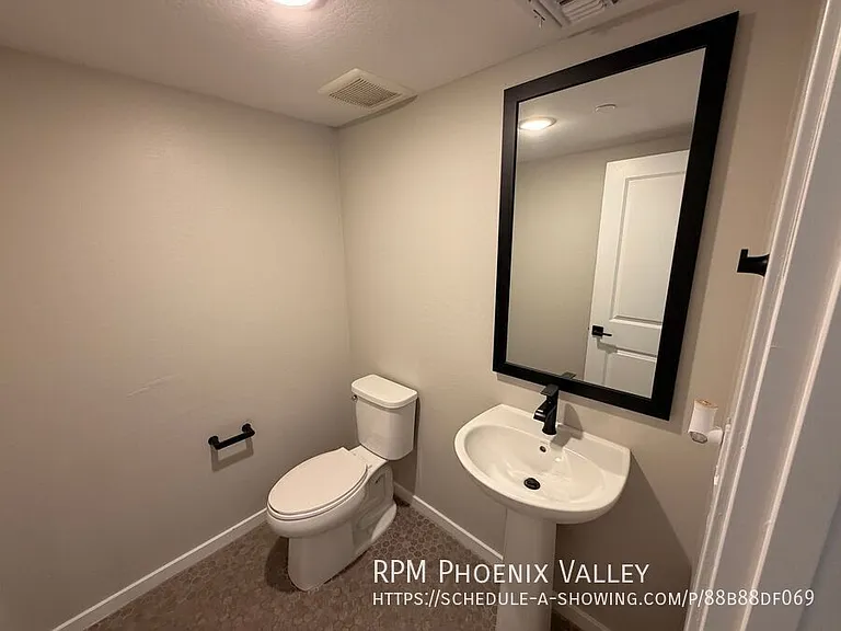 740 E Lark St #102 — Photo 6