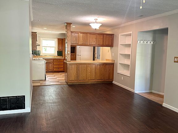 2nd image of 2603 Belle Haven Dr