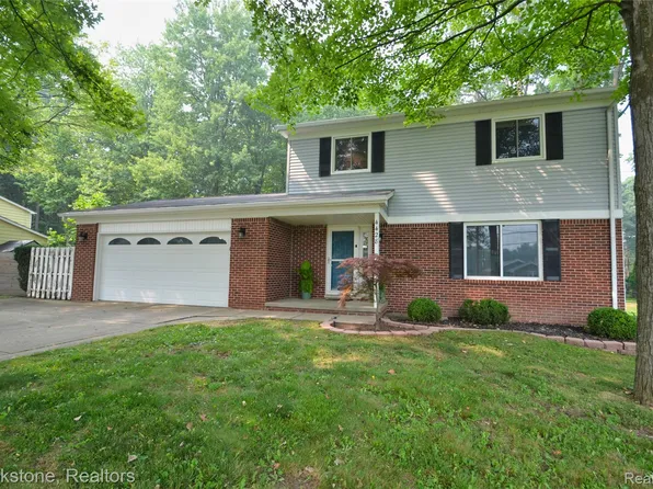 4428 Fenmore Ave, Waterford, MI 48328