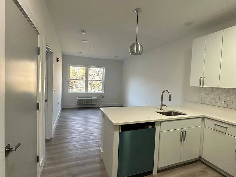 1127 Stuyvesant Ave #203 — Photo 3