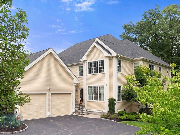 2nd image of 79 Clubhouse Way #79