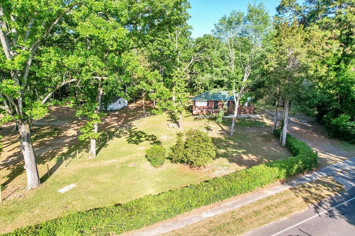 3 bed, 1.5 bath, 1269 sqft, $1,950 — Photo 3