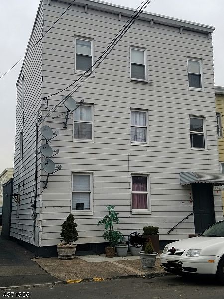 2nd image of 605 4th Ave