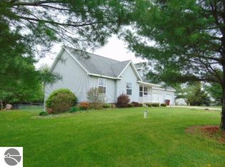 7045 N Forest Hill Rd, Saint Johns, MI 48879