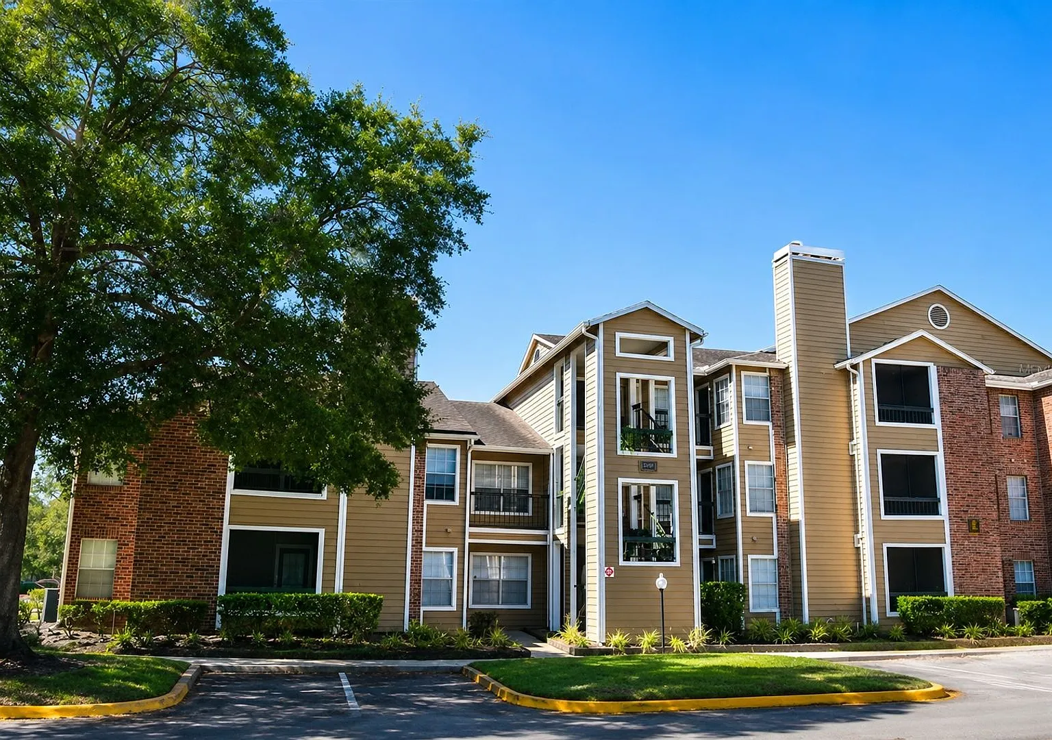 Stylish 2-Bed, 2-Bath Condo with Resort-Style Amenities in the Heart of Orlando! — Photo 1
