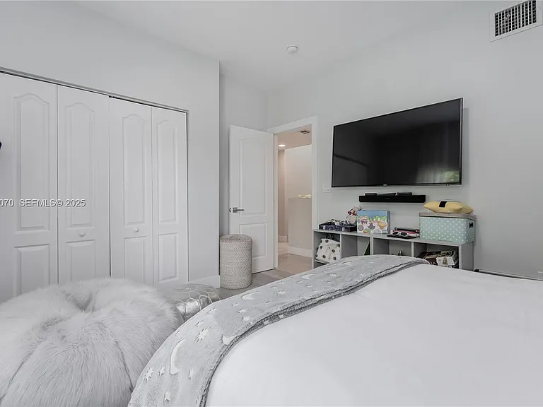 18460 NE 30th Ave #18460 — Photo 39