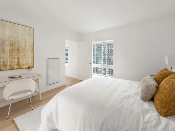 135 West 52nd Street image 17 of 21