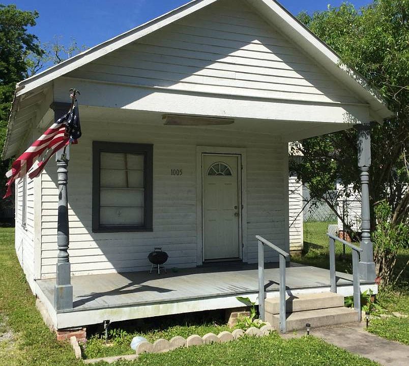 1st image of 1005 3rd St