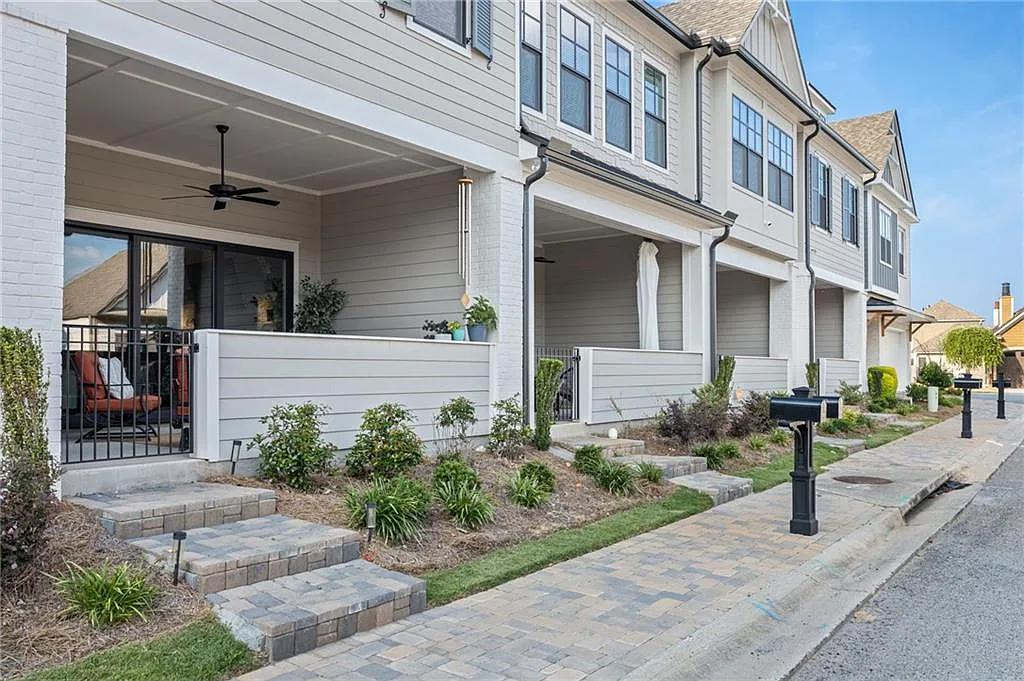 3 bed, 2.5 bath, 1849 sqft, $3,100 — Photo 2