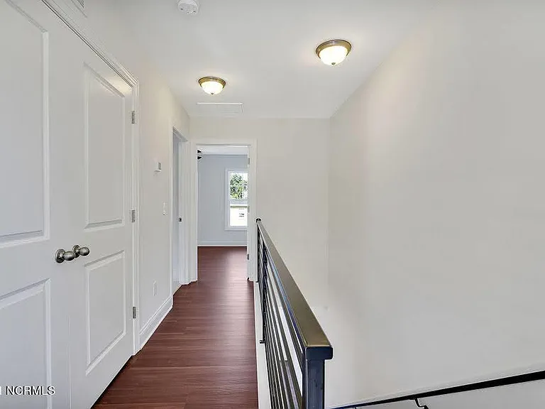 1007 Campbell St — Photo 26