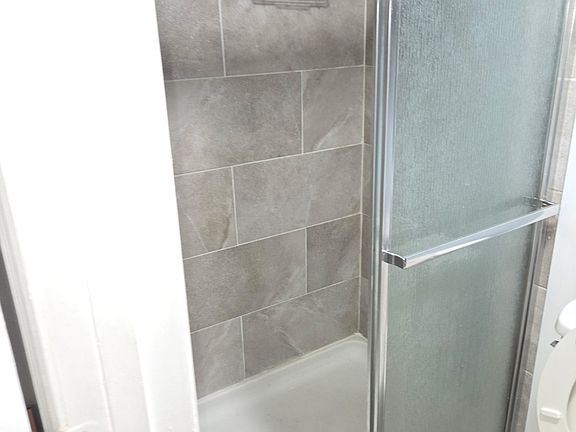 5th image of 109 Carmon St