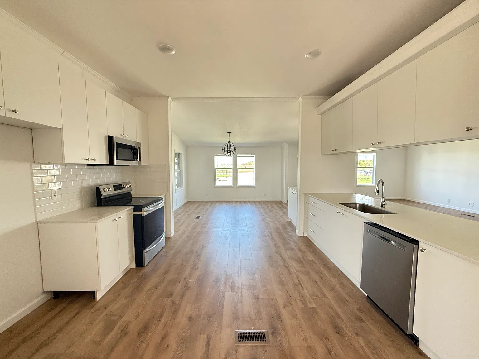 4 bed, 3018 sqft, $2,600 — Photo 4