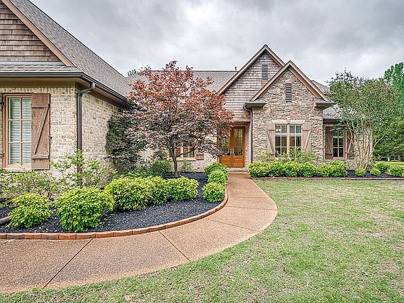 3rd image of 9289 Salem Woods Dr