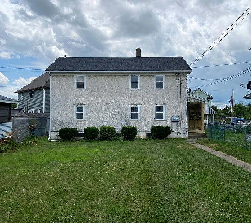 215 Mary St