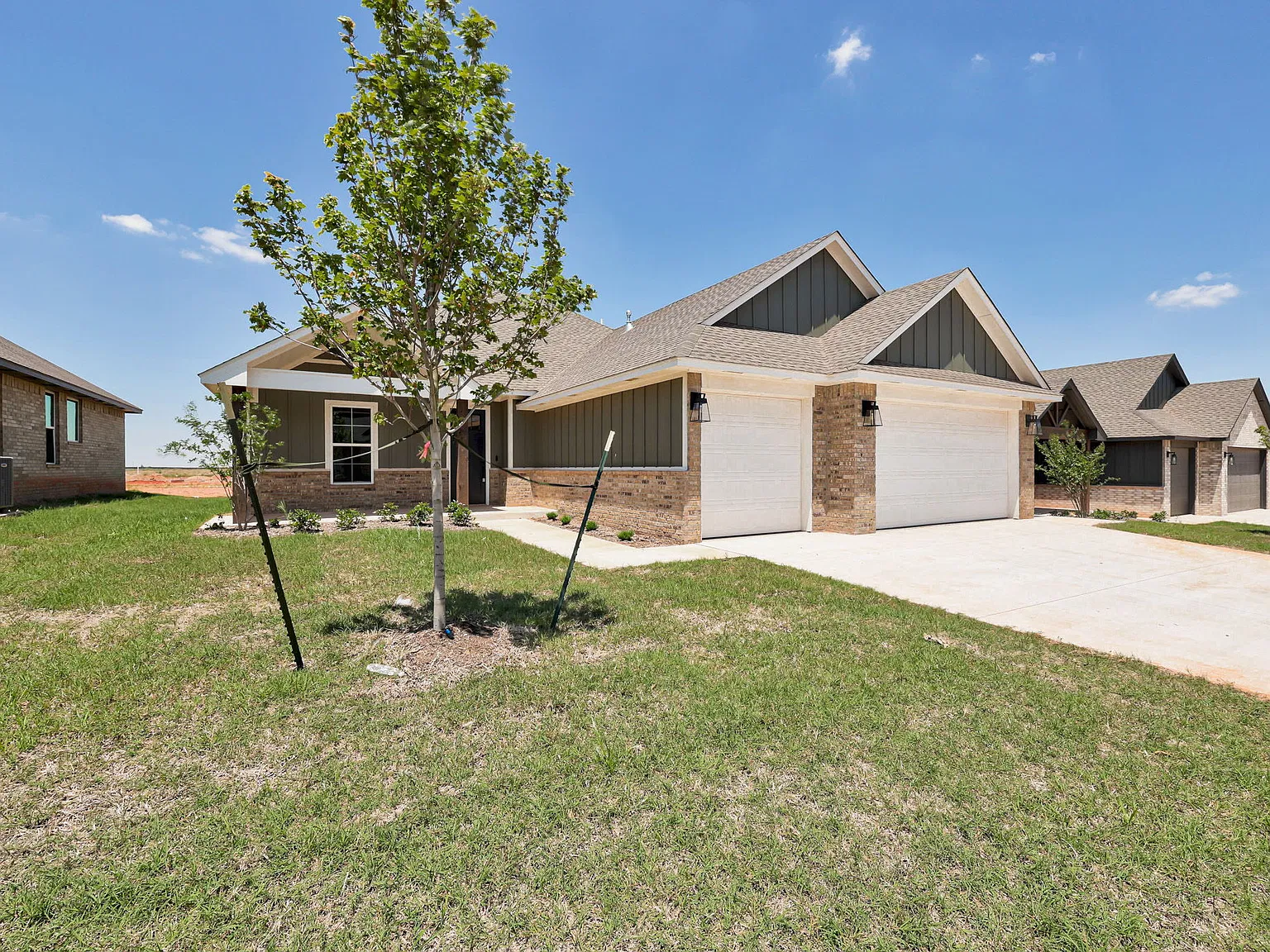 4 bed, 2.5 bath, 1954 sqft, $2,300 — Photo 3