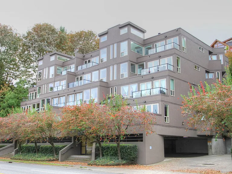 2111 Westlake Ave N #401 — Photo 1