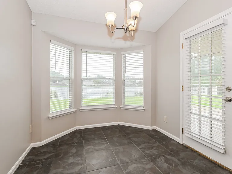 550 Whitfield Rd — Photo 6