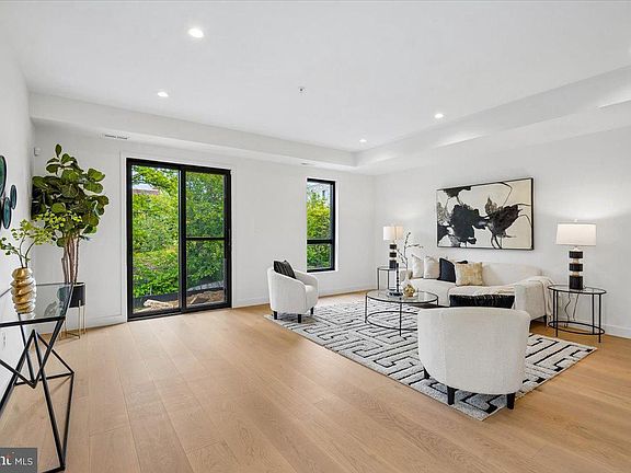 4th image of 4902 Astor Pl SE