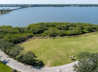 9205 Marsh Island Dr, Vero Beach, FL 32963
