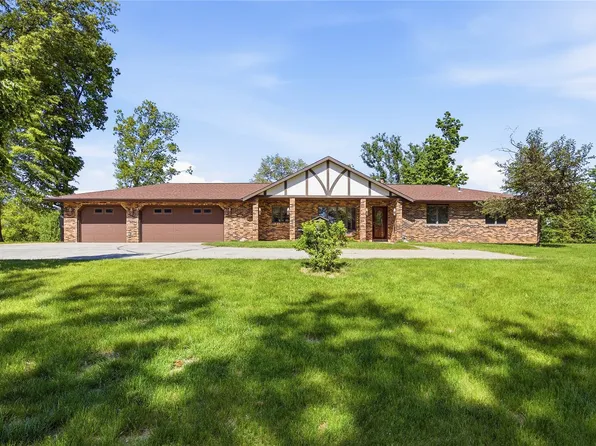 4140 Elkhorn Dr, Cedar Rapids, IA 52411