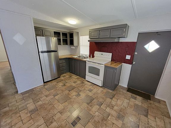 2nd image of 1106 Golden Pkwy