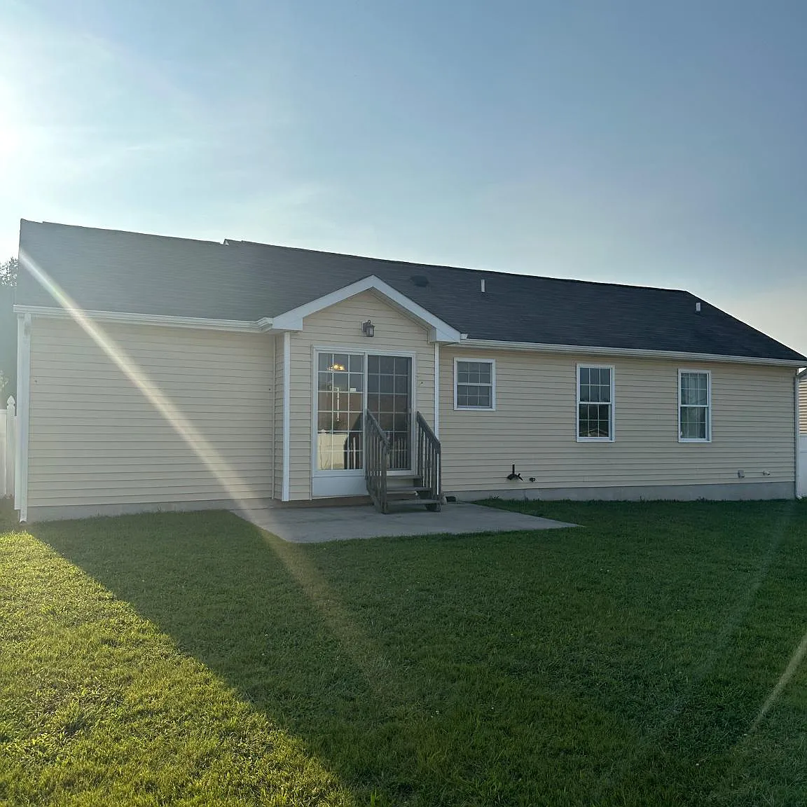 3 bed, 2.0 bath, 1117 sqft, $2,550 — Photo 4