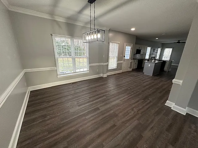 4 bed, 2.5 bath, 2274 sqft, $2,550 — Photo 2