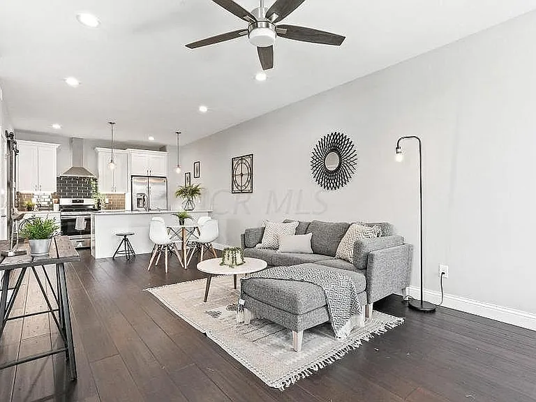 1513 Oak St — Photo 4